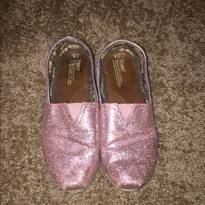 Sparkly pink Toms